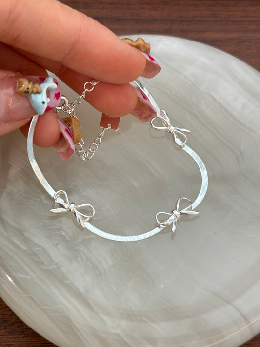 Bow bracelet