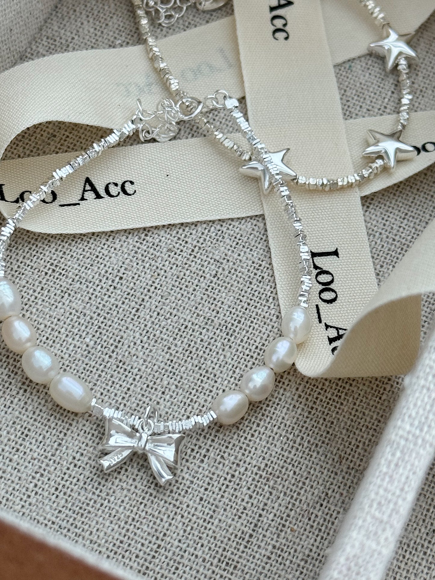 Pearl bracelet with bow